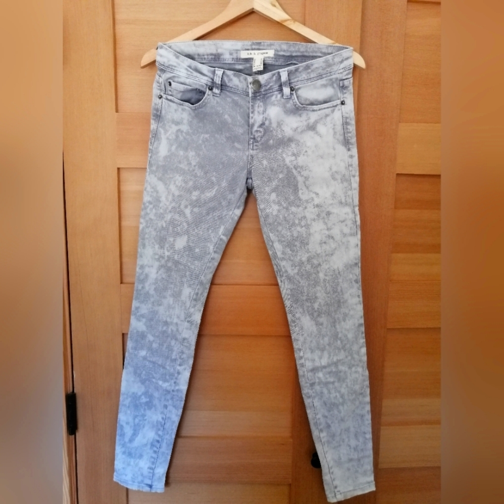 Jeans - Picture 1 of 5